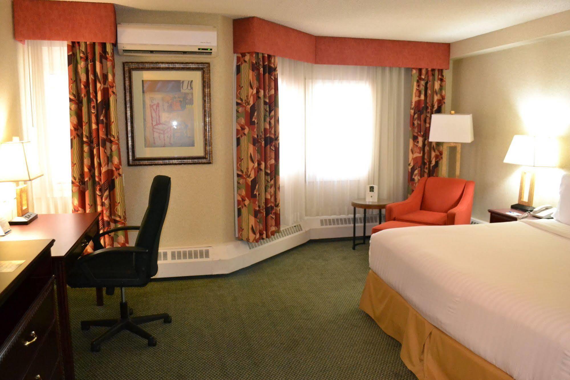 Holiday Inn Express Hotel & Suites Edson By Ihg Exterior foto